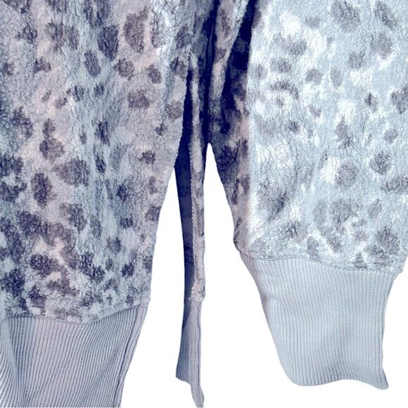 Aerie Oversized Desert Grey Leopard Fleece Pullover Size Small NWT - Picture 9 of 16